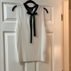 DKNYC Ivory and Black Sleeveless Pleated Top
